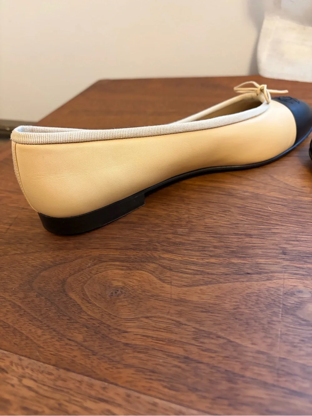 CHANEL Beige and Black Lambskin Ballet Flats size 39 - Picture 4 of 8